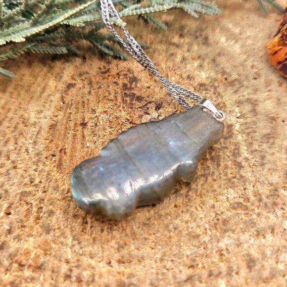 Nature Labradorite Carved Flashy Sea Horse Pendant Necklace - Picture 10 of 10